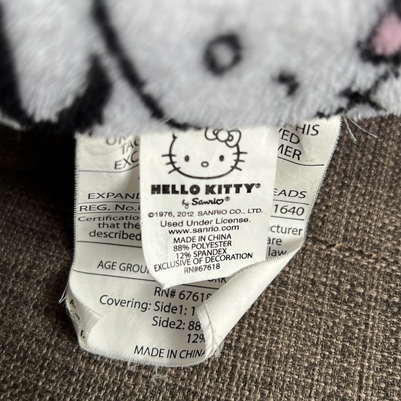 Hello Kitty Neck Pillow - Picture 2 of 4